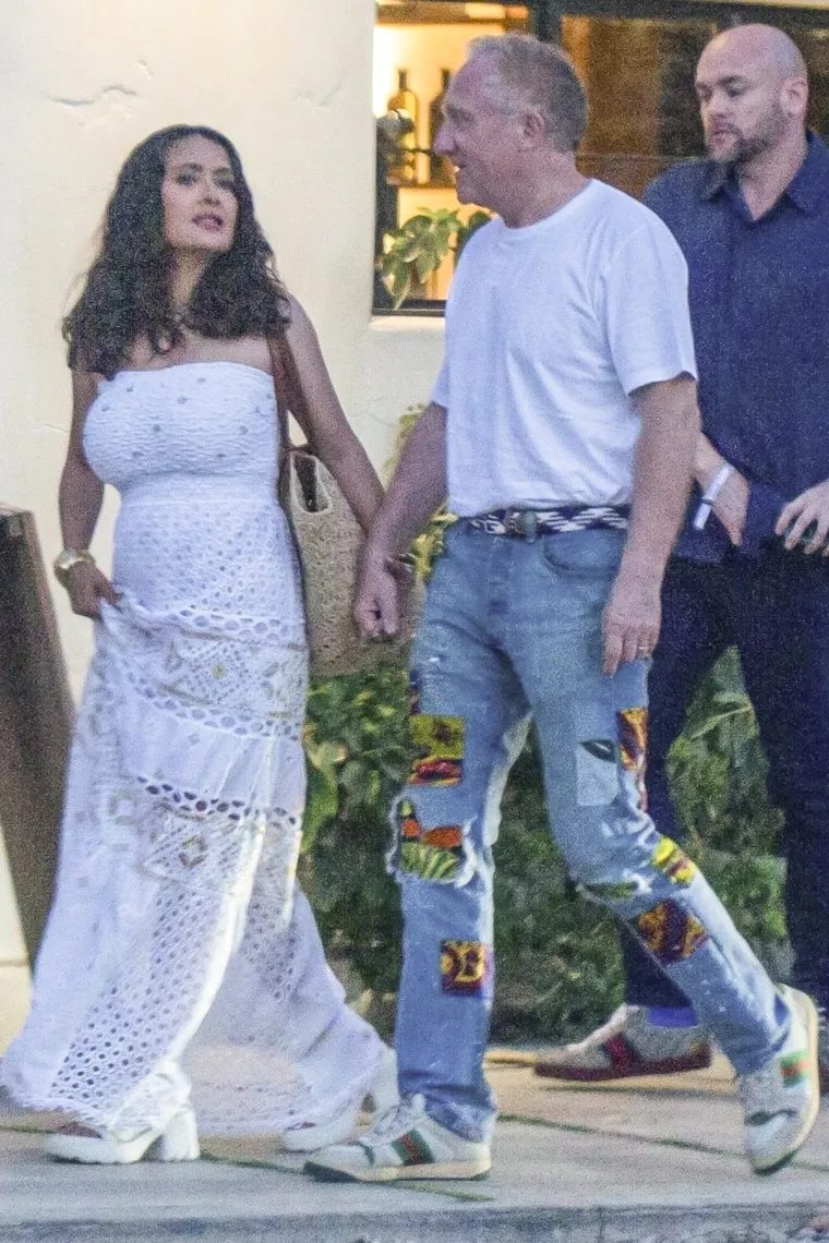 Salma Hayek slavi 57. rođendan: Atraktivnim izgledom privlači brojne poglede