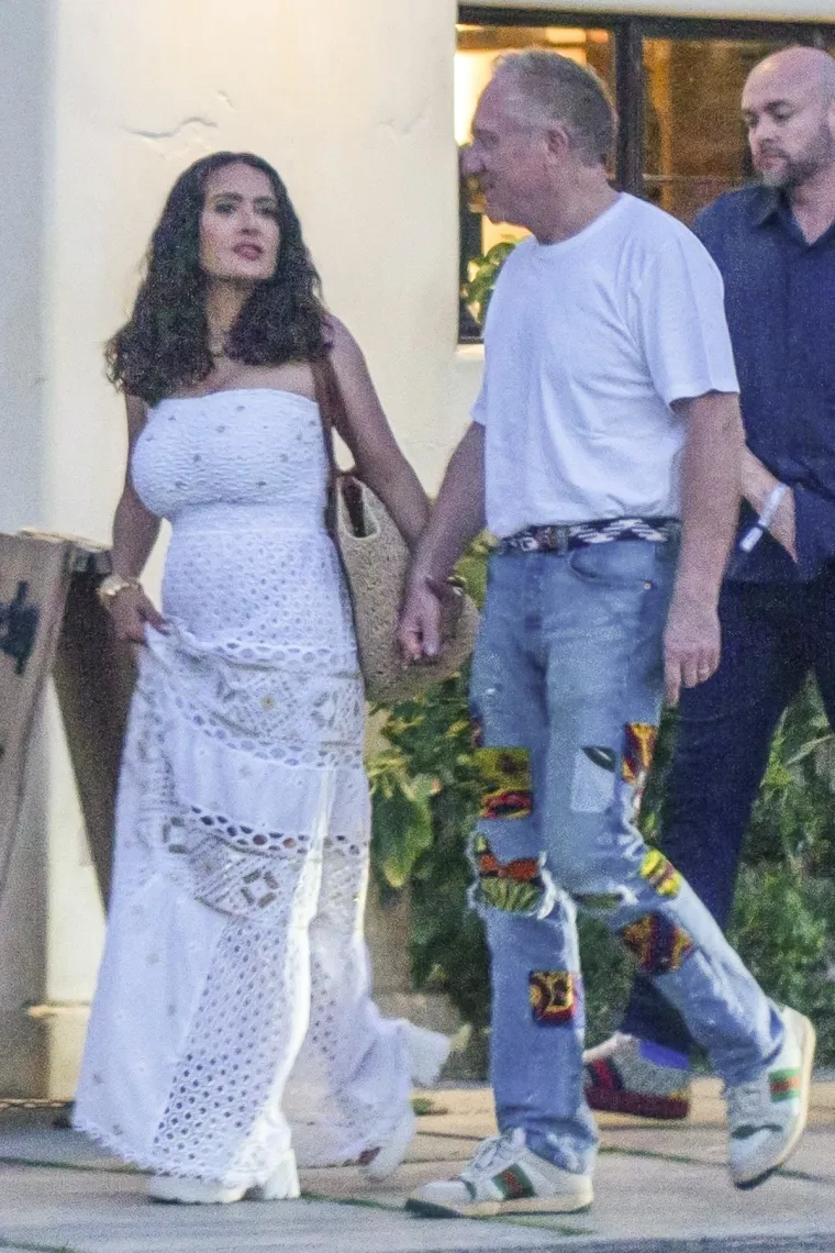 Salma Hayek slavi 57. rođendan: Atraktivnim izgledom privlači brojne poglede