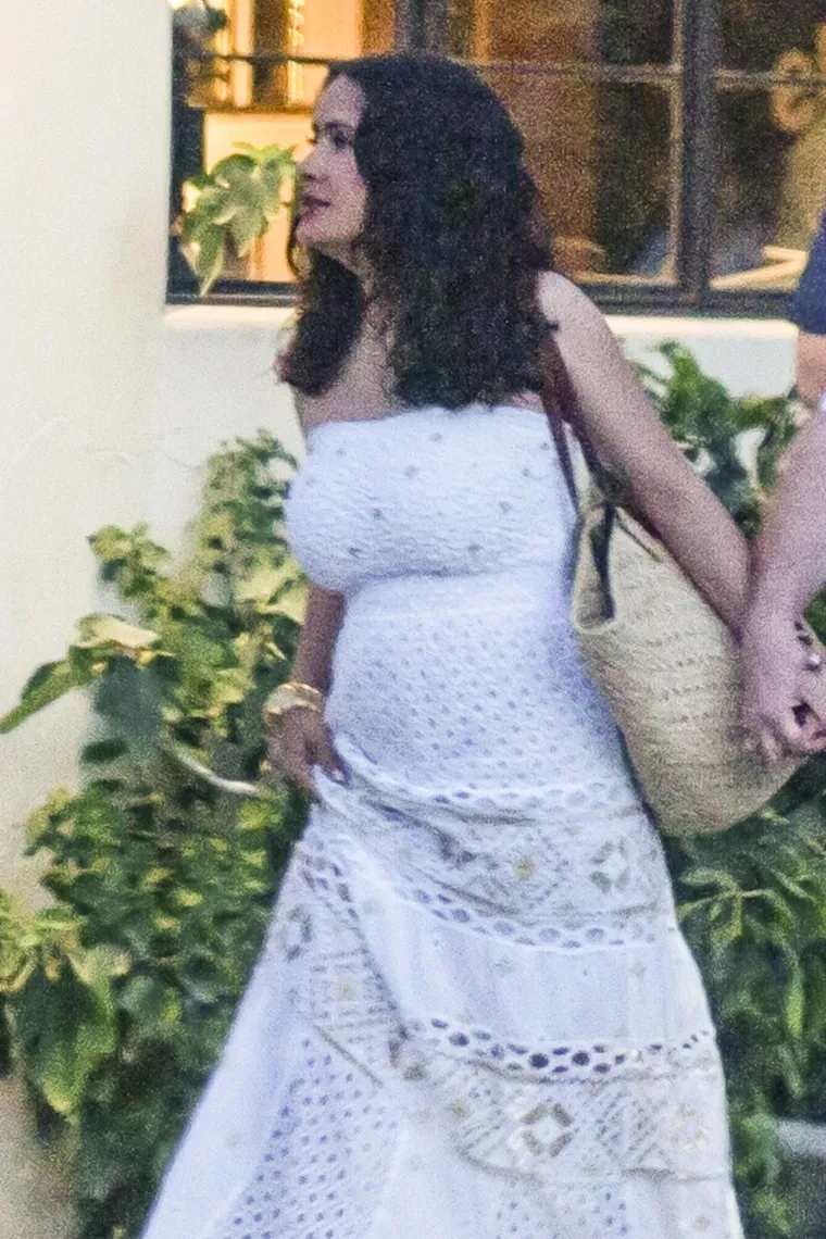 Salma Hayek slavi 57. rođendan: Atraktivnim izgledom privlači brojne poglede