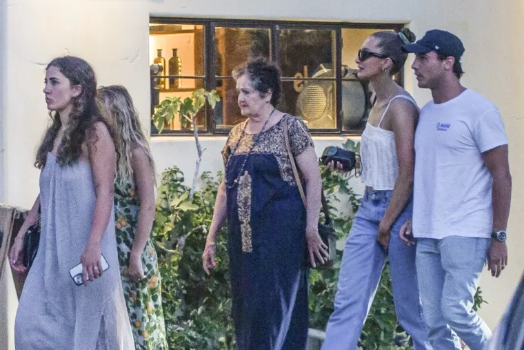 Salma Hayek slavi 57. rođendan: Atraktivnim izgledom privlači brojne poglede