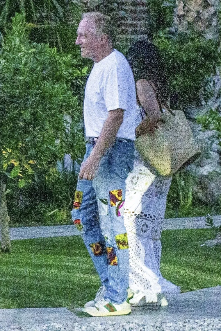 Salma Hayek slavi 57. rođendan: Atraktivnim izgledom privlači brojne poglede