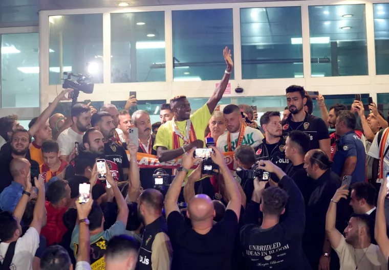 Najluđa transfer priča ovog ljeta je okončana ludnicom na aerodromu