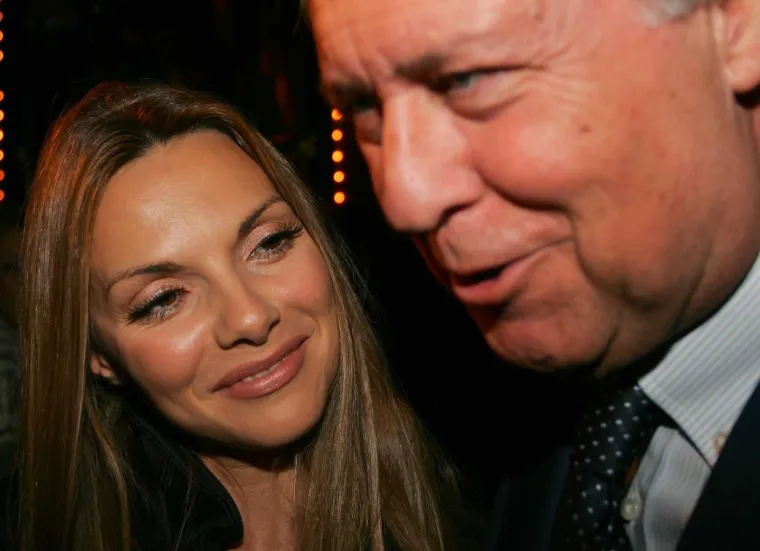 Godine 2006., par se vjenčao na pje&scaron;čanoj plaži karipskog otočja Turks i Caicos. No, uskoro je iza sjajnih naslovnica počela izbijati tamnija strana njihove ljubavne priče. 