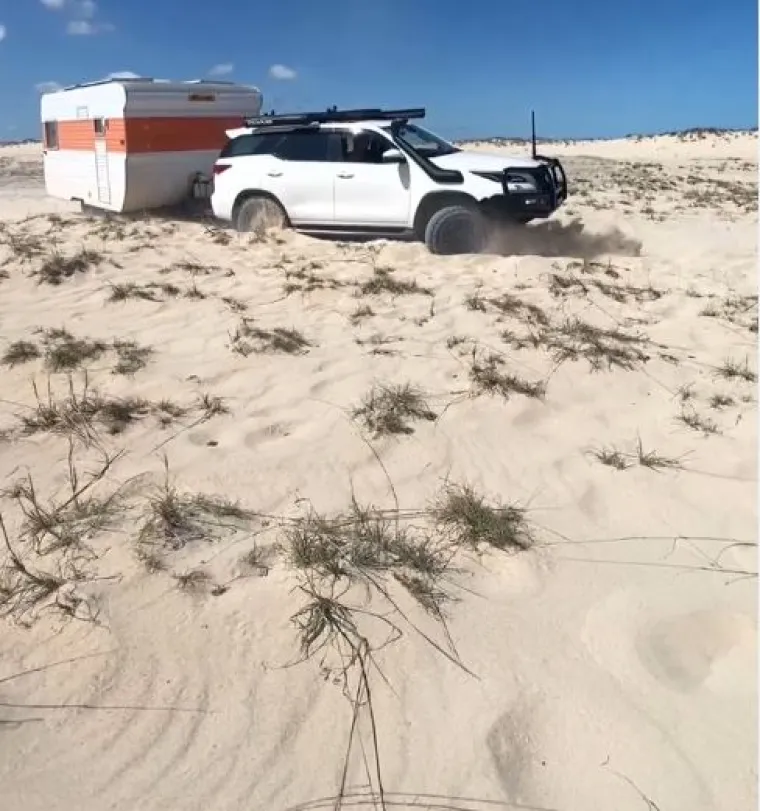 Ovaj par u&scaron;tedio je 9000 eura na smje&scaron;taju, a pogledajte kako to izgleda iznutra