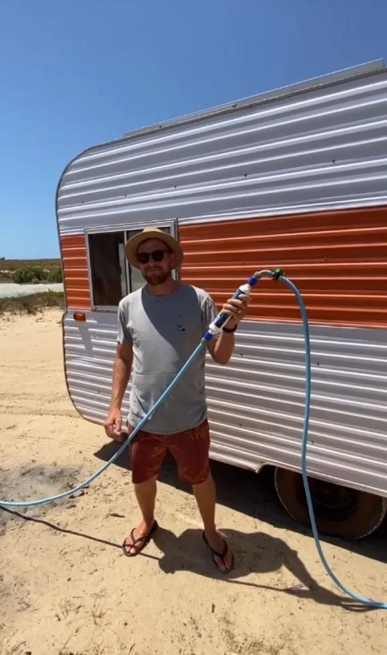 Ovaj par u&scaron;tedio je 9000 eura na smje&scaron;taju, a pogledajte kako to izgleda iznutra