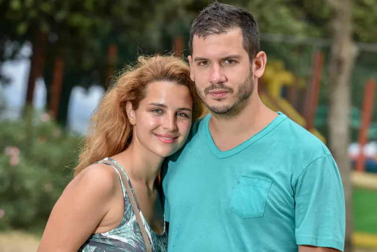 Menadžer iza sebe ima jedan razvod i otac je dva sina. Doris se prije dvije godine razvela od pjevača Borisa Rogoznice nakon sedam godina braka u kojemu su dobili sina i kćer.
