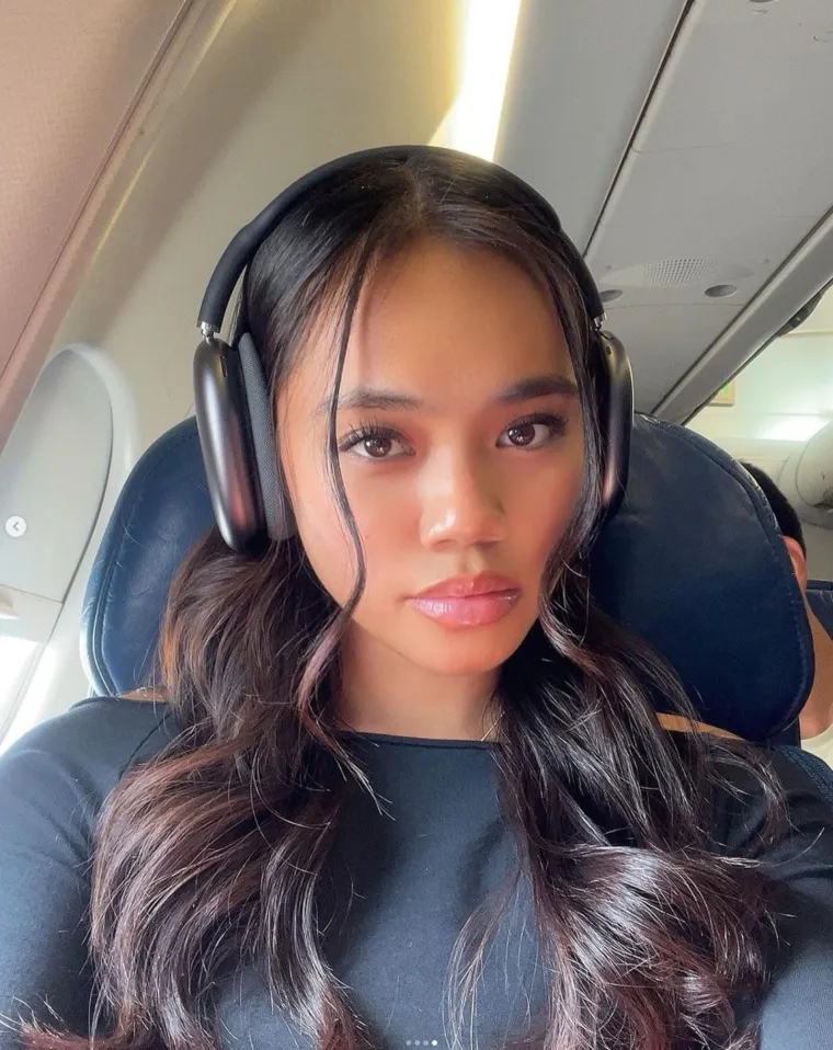 "To me naučilo mnogo o važnosti obitelji i zajednice i o tome da budemo tu jedno za drugo kada je potrebno. To me također potaknulo da se osamostalim.", otkrila je Alexis.