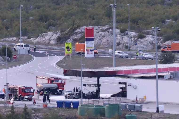 Pogledajte stravične scene na benzinskoj postaji. Ozlijeđeni se bore za život