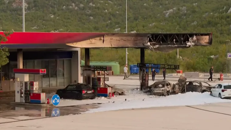 Pogledajte stravične scene na benzinskoj postaji. Ozlijeđeni se bore za život