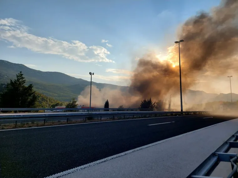 Pogledajte stravične scene na benzinskoj postaji. Ozlijeđeni se bore za život