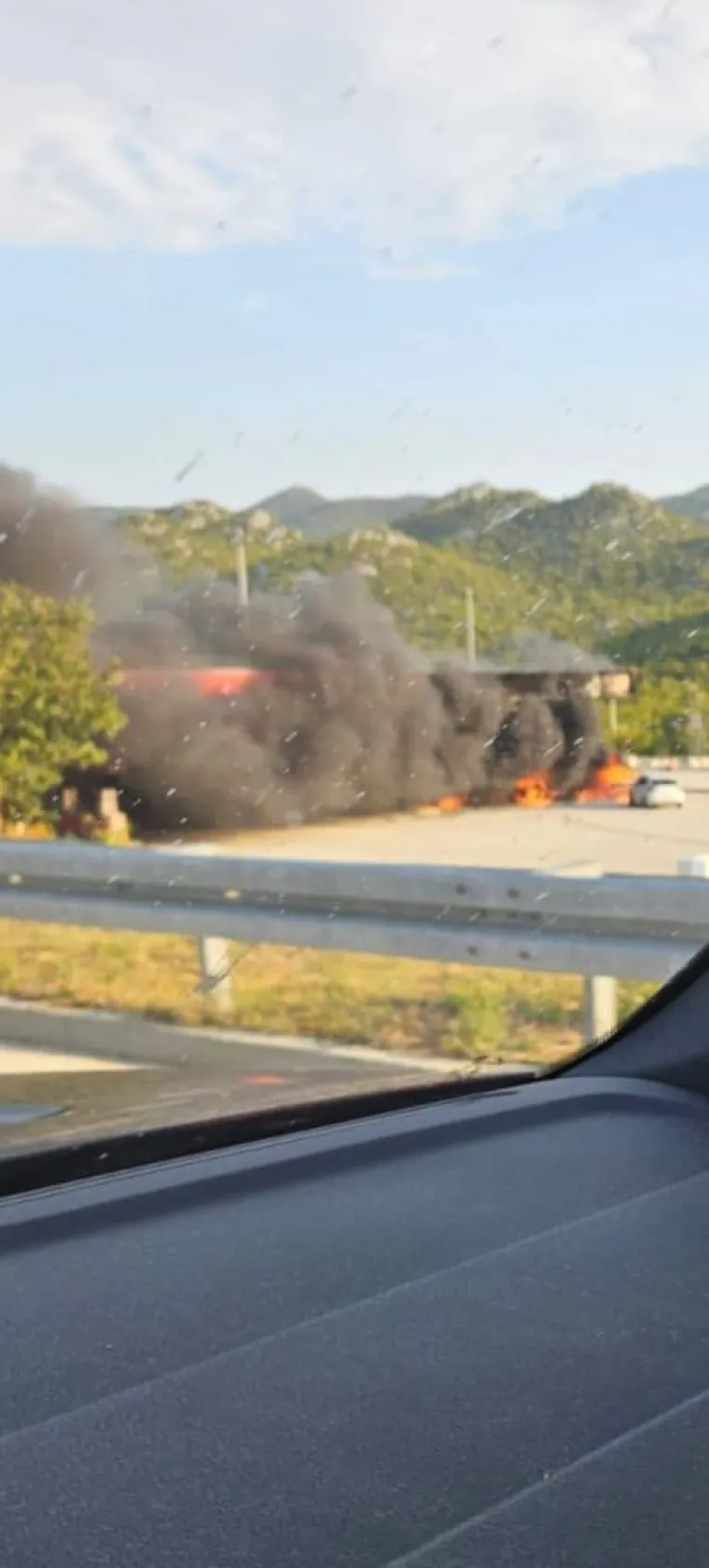 Pogledajte stravične scene na benzinskoj postaji. Ozlijeđeni se bore za život