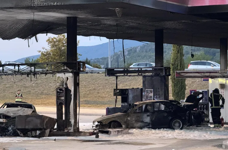 Pogledajte stravične scene na benzinskoj postaji. Ozlijeđeni se bore za život