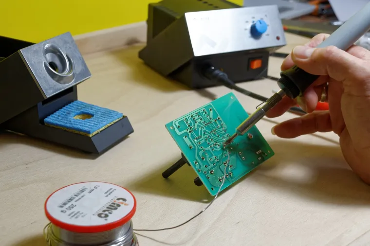 4. Testirajte uzemljeni prekidač: &quot;Nije dovoljno samo imati uzemljeni prekidač&quot;, upozorava inženjer elektrotehnike. &quot;Morate biti sigurni da ispravno rade. Trebalo bi ih testirati barem jednom mjesečno ili češće prema preporuci proizvođača”, dodao je.
