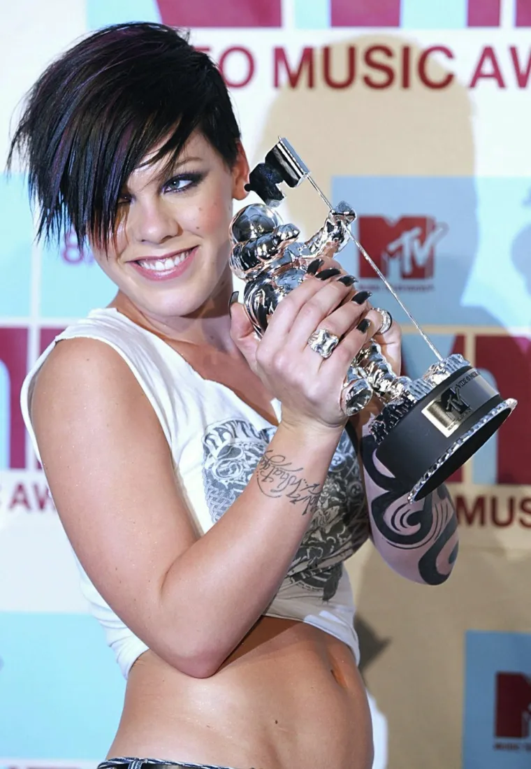 Pjevačica P!nk poznata je po svojim kratkim frizurama. Koja joj najbolje stoji?