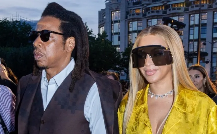 Beyonce i Jay-Z bila su glavna atrakcija na modnoj reviji Louisa Vuittona, fotografije pogledajte u nastavku...