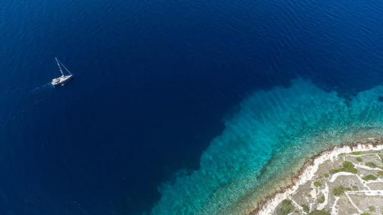 Znate li gdje je ovo čudo prirode kod &Scaron;ibenika? Premrežen suhozidom, podsjeća na divovski otisak prsta