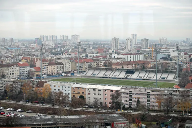 Ne&scaron;to se pokreće: U centar grada stigli su bageri i krenuli u ru&scaron;enje kultnog restorana