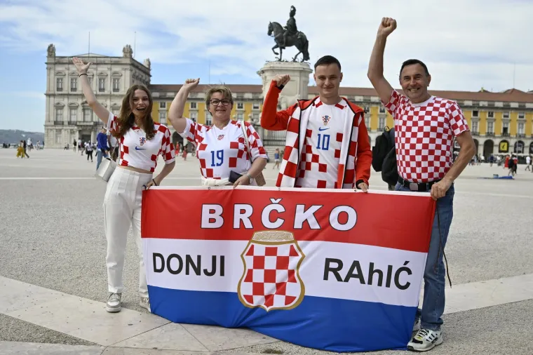 Podr&scaron;ka navijača nije izostala ni u Portugalu: Hrvatske boje ponosno su sjale i na Luzu