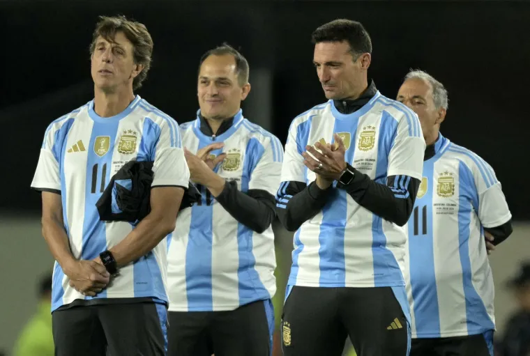 Suze se nisu skrivale: Legendu uz bujicu emocija ispratili u reprezentativnu mirovinu