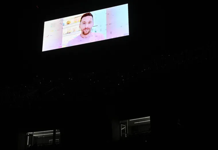 Suze se nisu skrivale: Legendu uz bujicu emocija ispratili u reprezentativnu mirovinu