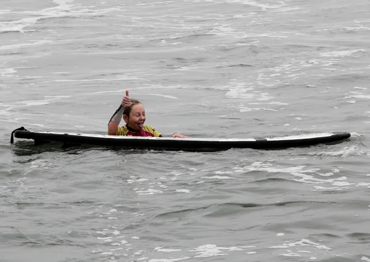 Dokaz da su godine samo broj: Nora ima 67 i odu&scaron;evljava surferskim vje&scaron;tinama