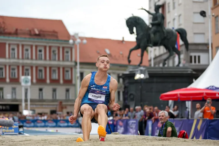 Spektakl u Zagrebu! Skokovi u dalj na Trgu bana Jelačića: Pobjednik se bacio u Manduševac