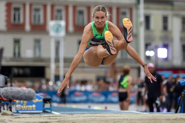 Spektakl u Zagrebu! Skokovi u dalj na Trgu bana Jelačića: Pobjednik se bacio u Mandu&scaron;evac