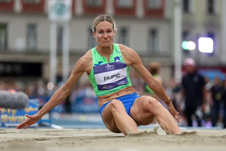 Spektakl u Zagrebu! Skokovi u dalj na Trgu bana Jelačića: Pobjednik se bacio u Mandu&scaron;evac