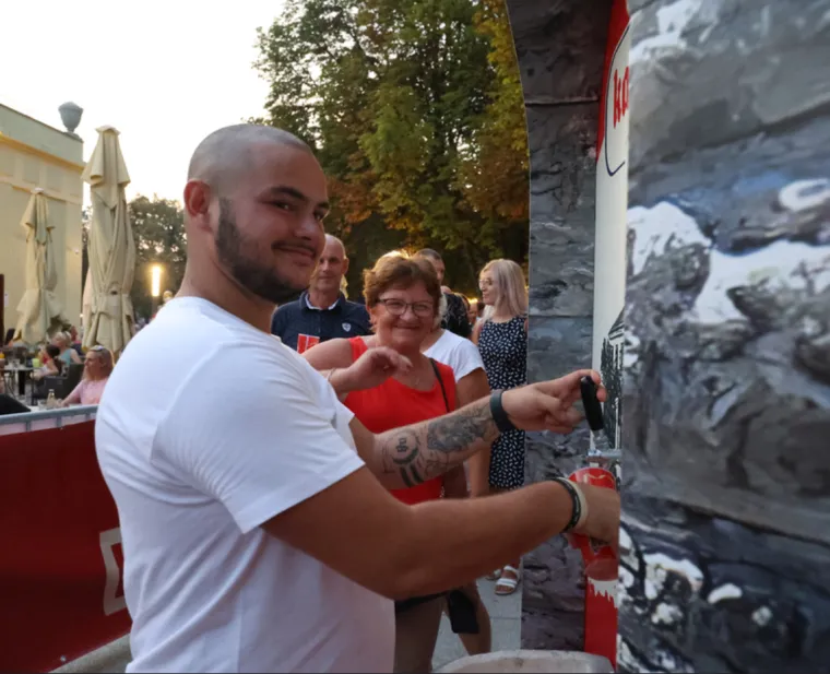 Tko kaže da je pivo rezervirano za mu&scaron;karce? Evo koje su ljepotice pro&scaron;etale pivskim festivalom