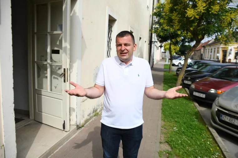 Riječ je o gradonačelniku Bjelovara, Dariju Hrebaku