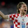 Sve najbolje kapetane, tek ti je 39! Rođen u ponedjeljak kad su harali David Bowie i Mick Jagger, a rodila se i Crvena Jabuka