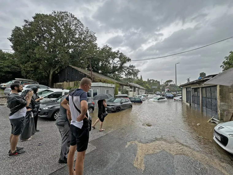 Pogledajte kako izgleda kad se umjesto u moru kupate na ulicama Dubrovnika