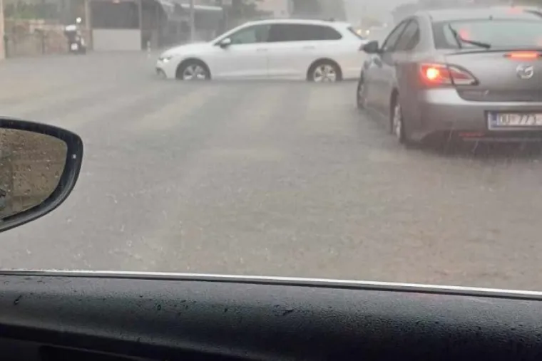 Pogledajte kako izgleda kad se umjesto u moru kupate na ulicama Dubrovnika