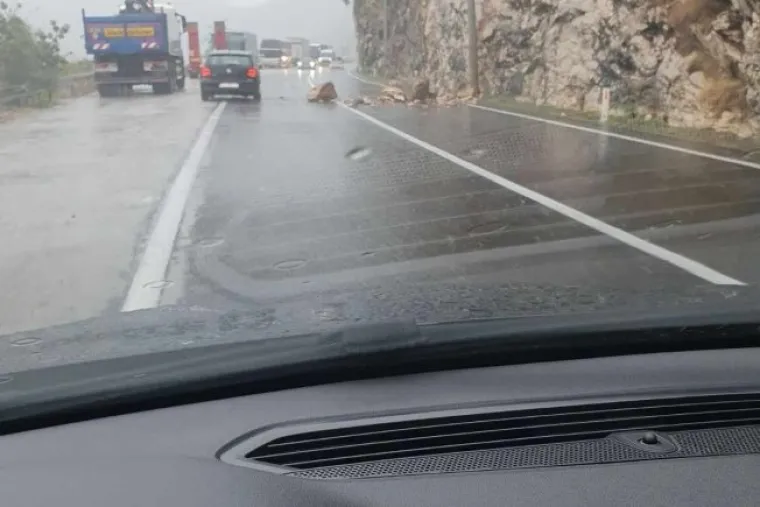 Pogledajte kako izgleda kad se umjesto u moru kupate na ulicama Dubrovnika