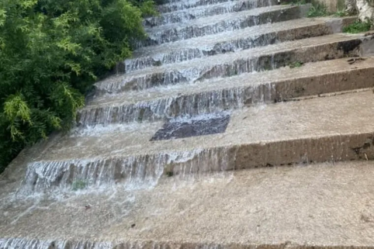 Pogledajte kako izgleda kad se umjesto u moru kupate na ulicama Dubrovnika
