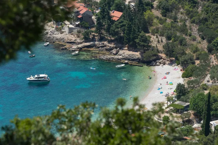 Potop ostavio nestvarne prizore: Jedna od najljepših plaža u Hrvatskoj poprimila boju mulja