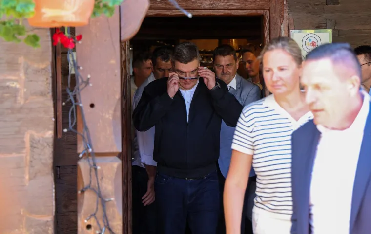 Milanović s flasterom, SDP-ov gradonačelnik: 'Neki piju od radosti, neki od tuge, a mi od jutra!'