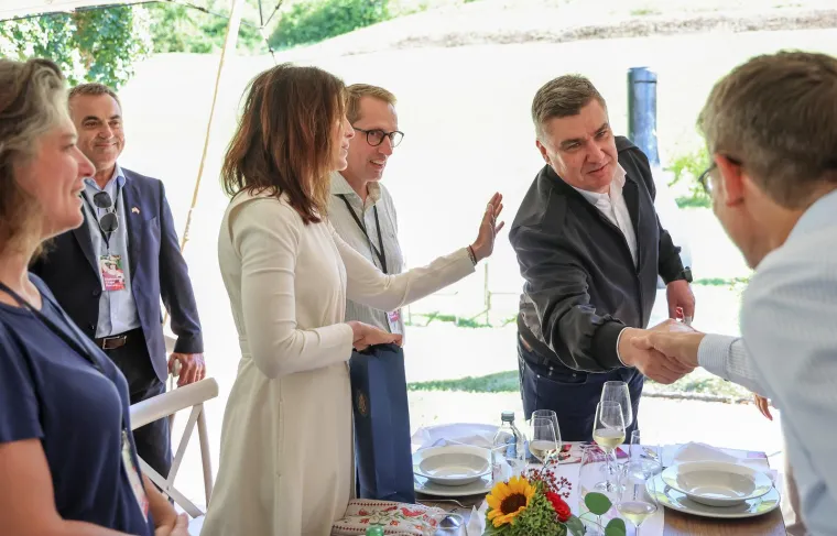 Milanović s flasterom, SDP-ov gradonačelnik: 'Neki piju od radosti, neki od tuge, a mi od jutra!'