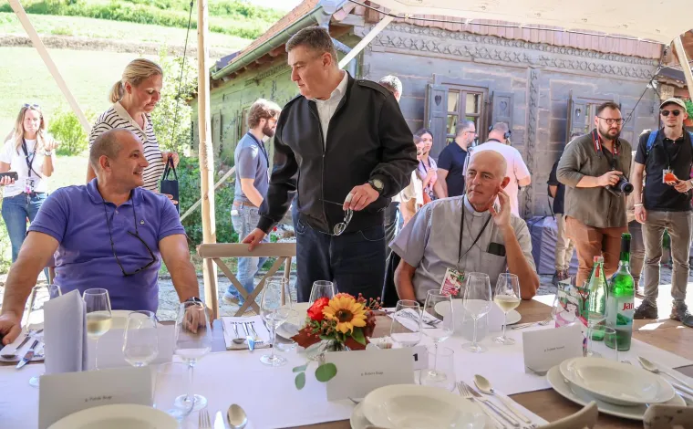 Milanović s flasterom, SDP-ov gradonačelnik: 'Neki piju od radosti, neki od tuge, a mi od jutra!'