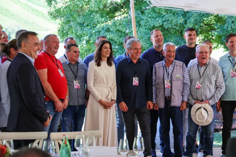 Milanović s flasterom, SDP-ov gradonačelnik: 'Neki piju od radosti, neki od tuge, a mi od jutra!'