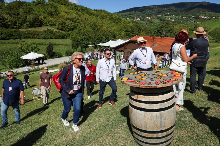 Milanović s flasterom, SDP-ov gradonačelnik: 'Neki piju od radosti, neki od tuge, a mi od jutra!'