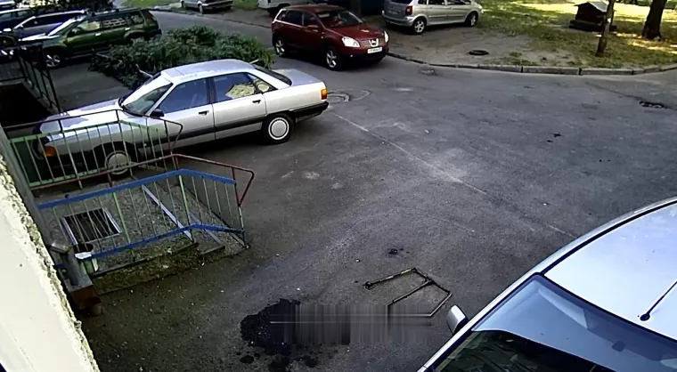 A samo dan ranije je dobila vozačku dozvolu: Nissan je učas pretvorila u nisam