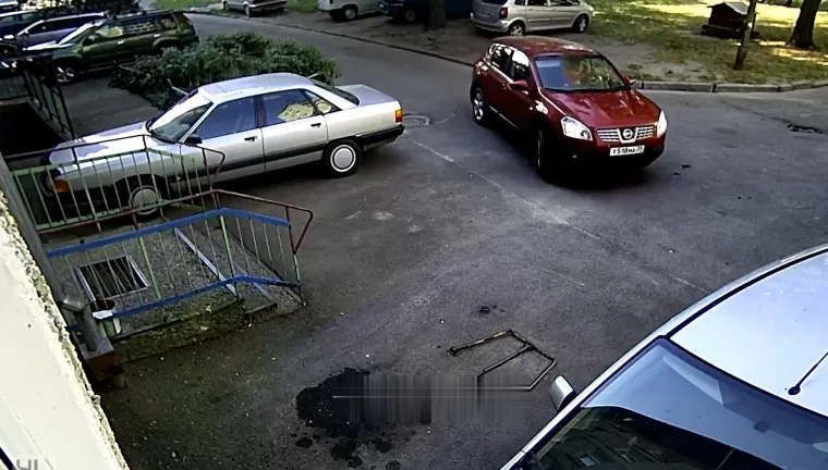 A samo dan ranije je dobila vozačku dozvolu: Nissan je učas pretvorila u nisam