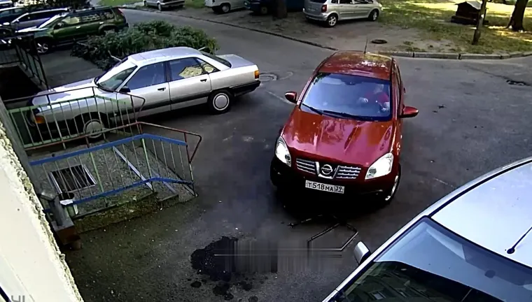 A samo dan ranije je dobila vozačku dozvolu: Nissan je učas pretvorila u nisam