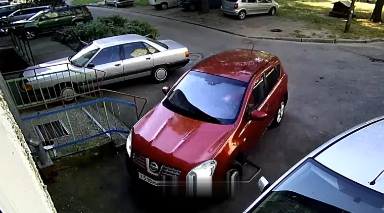 A samo dan ranije je dobila vozačku dozvolu: Nissan je učas pretvorila u nisam