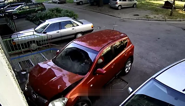 A samo dan ranije je dobila vozačku dozvolu: Nissan je učas pretvorila u nisam