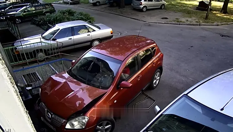 A samo dan ranije je dobila vozačku dozvolu: Nissan je učas pretvorila u nisam