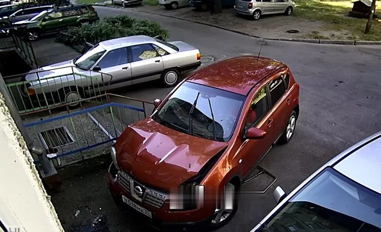 A samo dan ranije je dobila vozačku dozvolu: Nissan je učas pretvorila u nisam