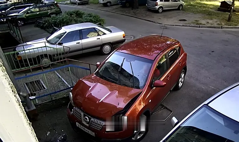 A samo dan ranije je dobila vozačku dozvolu: Nissan je učas pretvorila u nisam