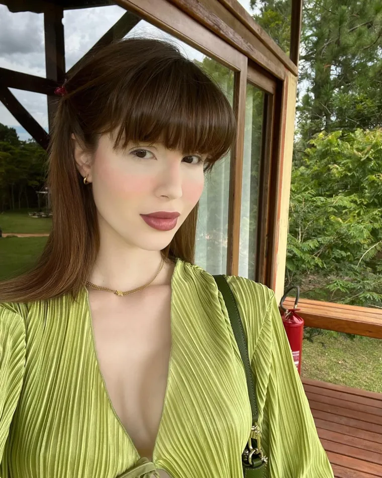 Sabrina ima više od 87.000 pratitelja na Instagramu i često sa svojim obožavateljima dijeli slike i videa iz svog života, a neke od njih poprilično su izazovne.